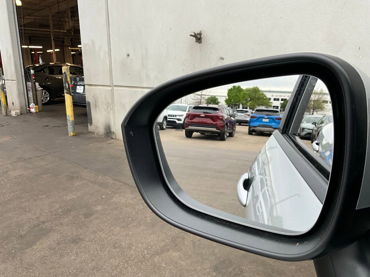 Used 2025 Nissan Rogue SV image 19