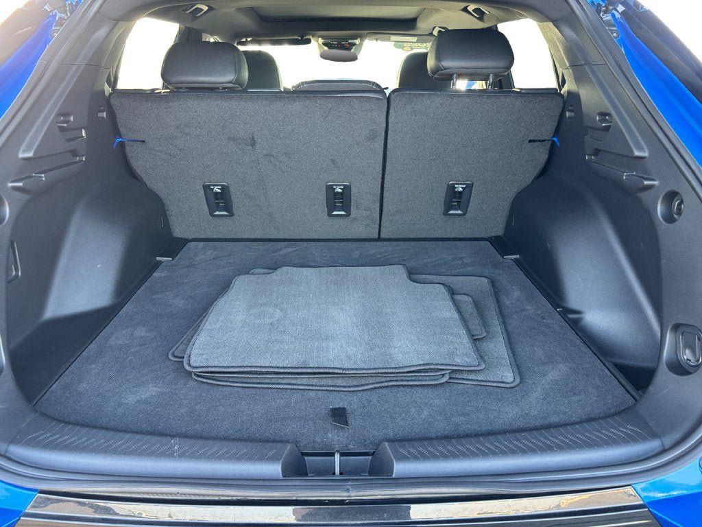 Certified 2025 Chevrolet Equinox EV LT w/ Convenience Package FWD image 19