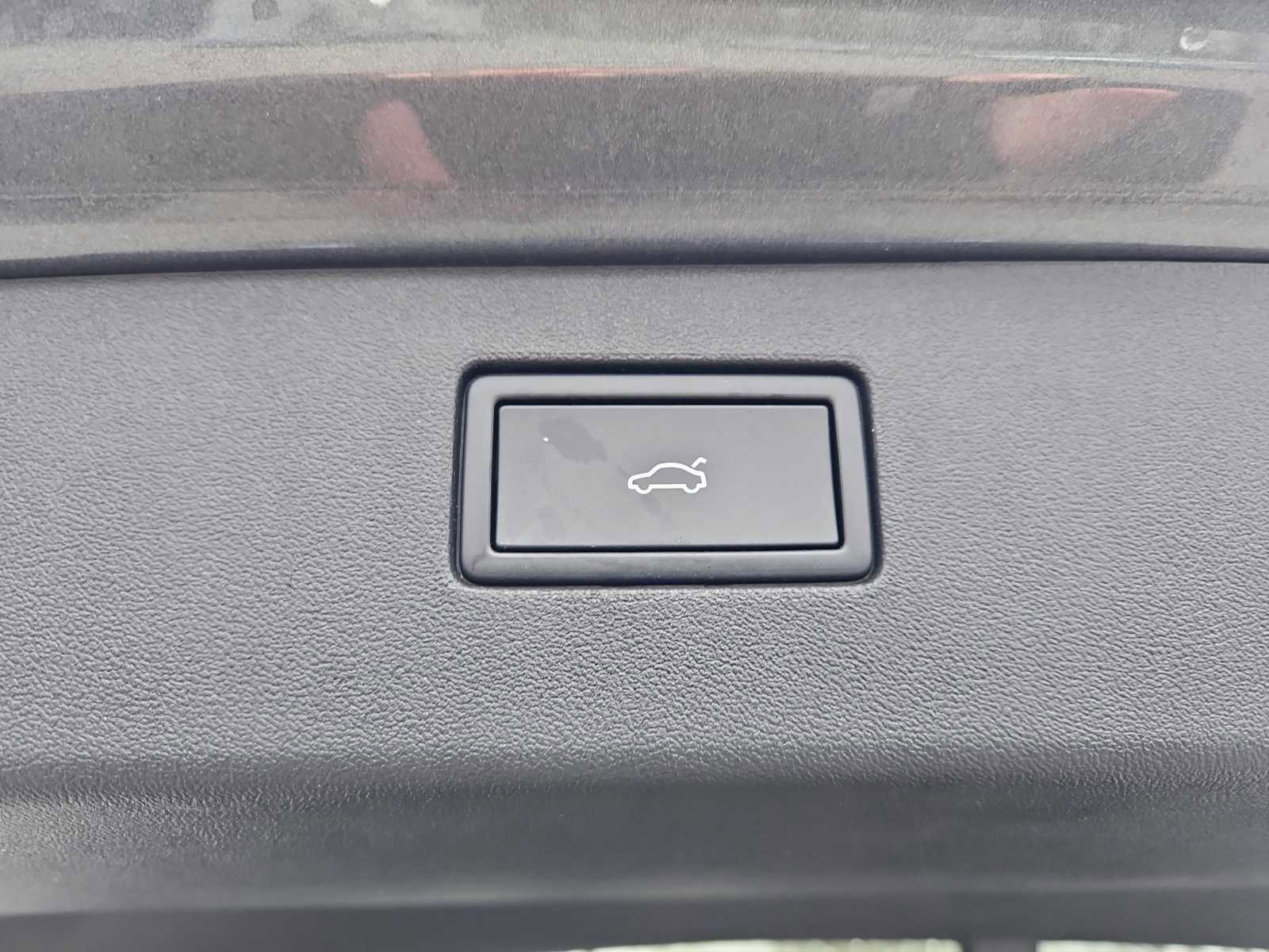 Used 2025 Volkswagen Tiguan SE AWD/4WD image 31