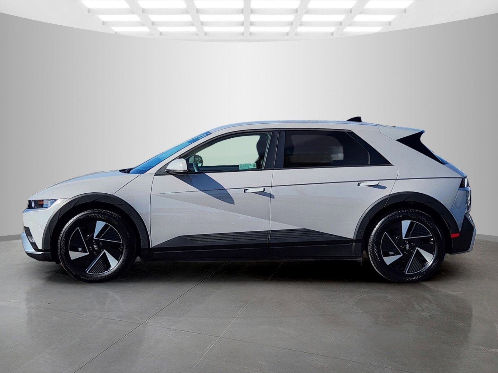 Used 2025 Hyundai Ioniq 5 SE image 7