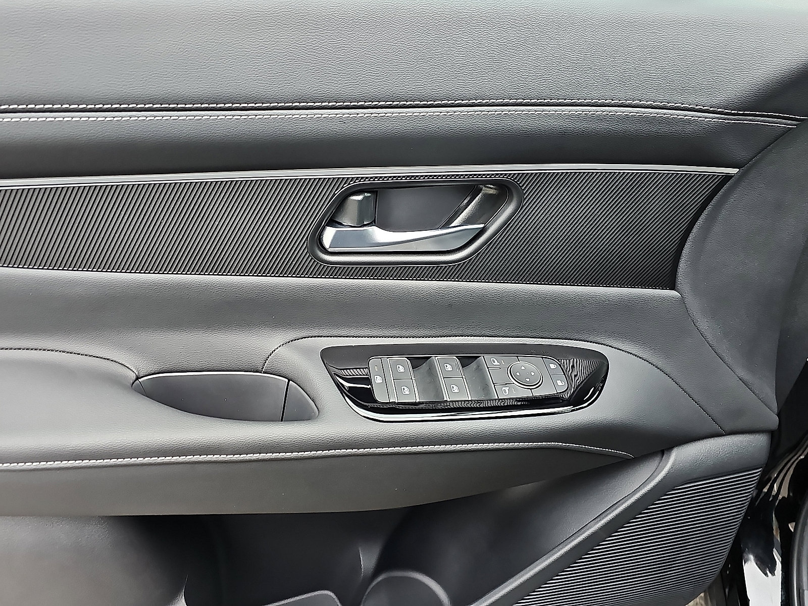 Certified 2025 Nissan Murano SV image 13