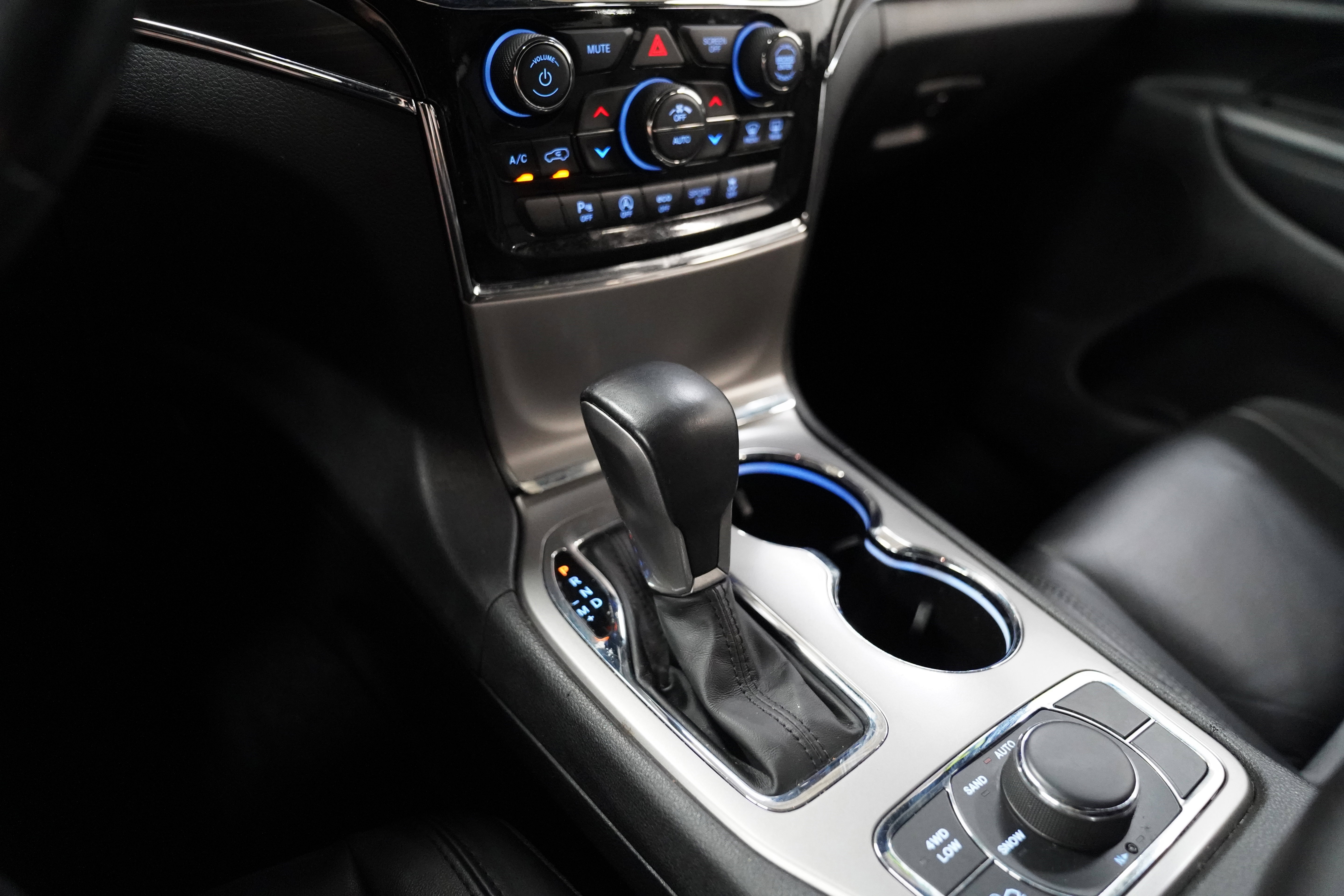 Used 2022 Jeep Grand Cherokee Limited AWD/4WD image 29