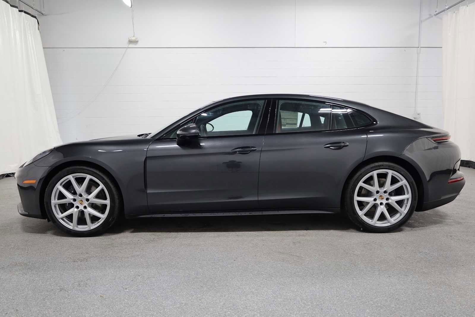 New 2025 Porsche Panamera 4 image 2
