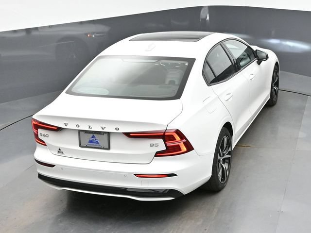 Used 2025 Volvo S60 B5 Core FWD image 21