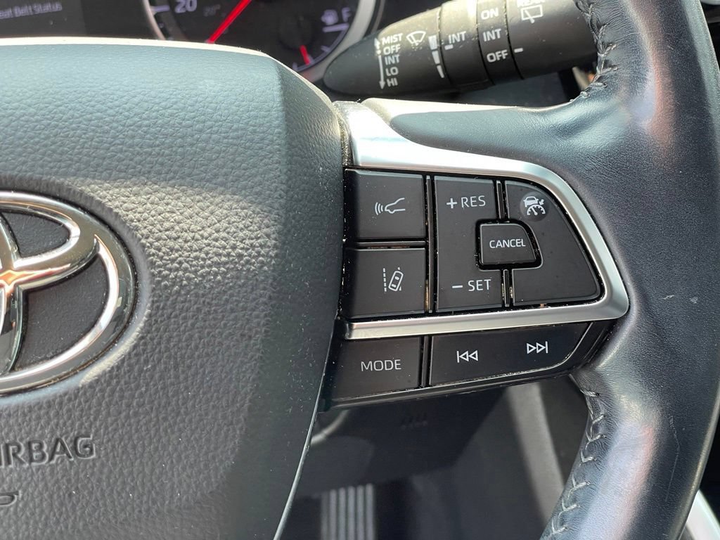 Used 2020 Toyota Highlander LE AWD/4WD image 18