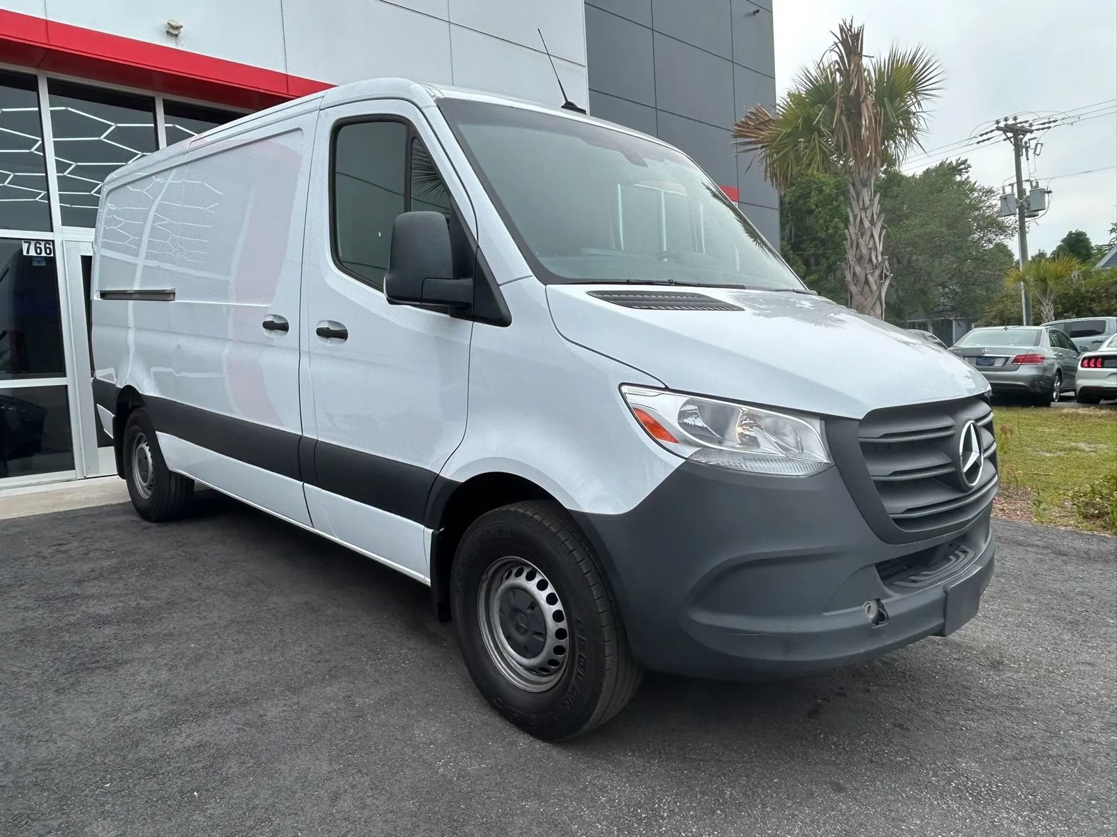 Used 2023 Mercedes-Benz Sprinter 2500 image 3