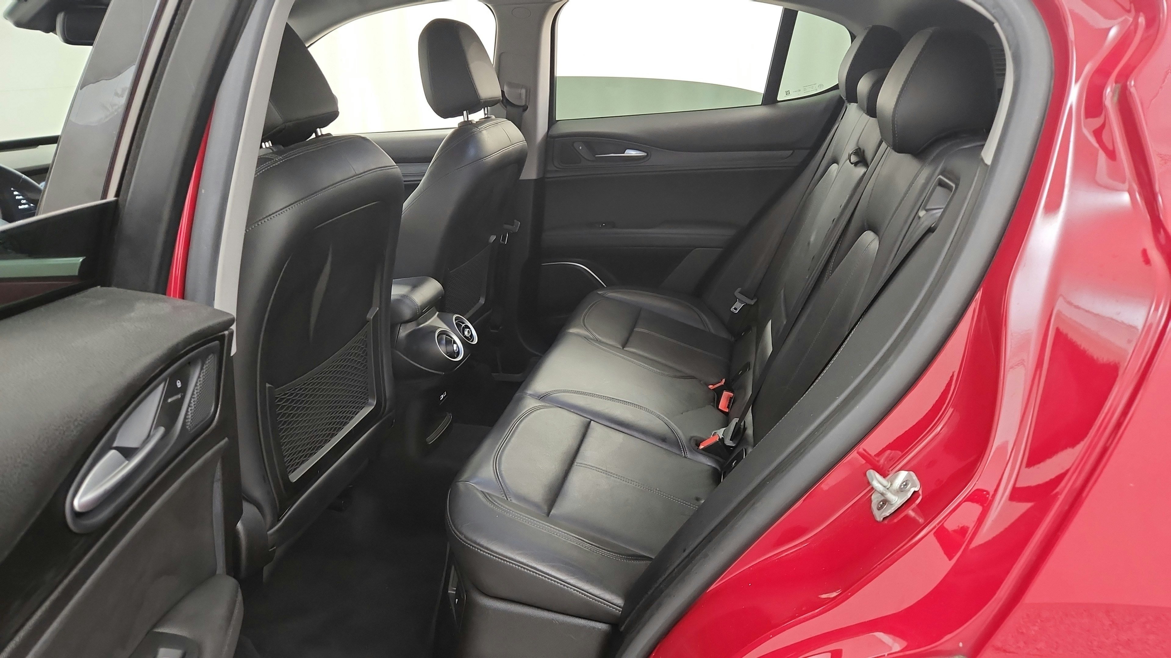 Used 2018 Alfa Romeo Stelvio AWD image 26