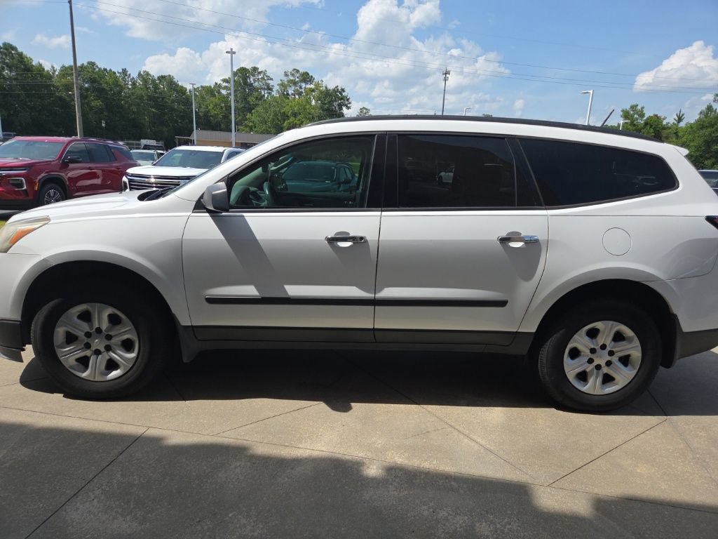 Used 2017 Chevrolet Traverse LS FWD image 3