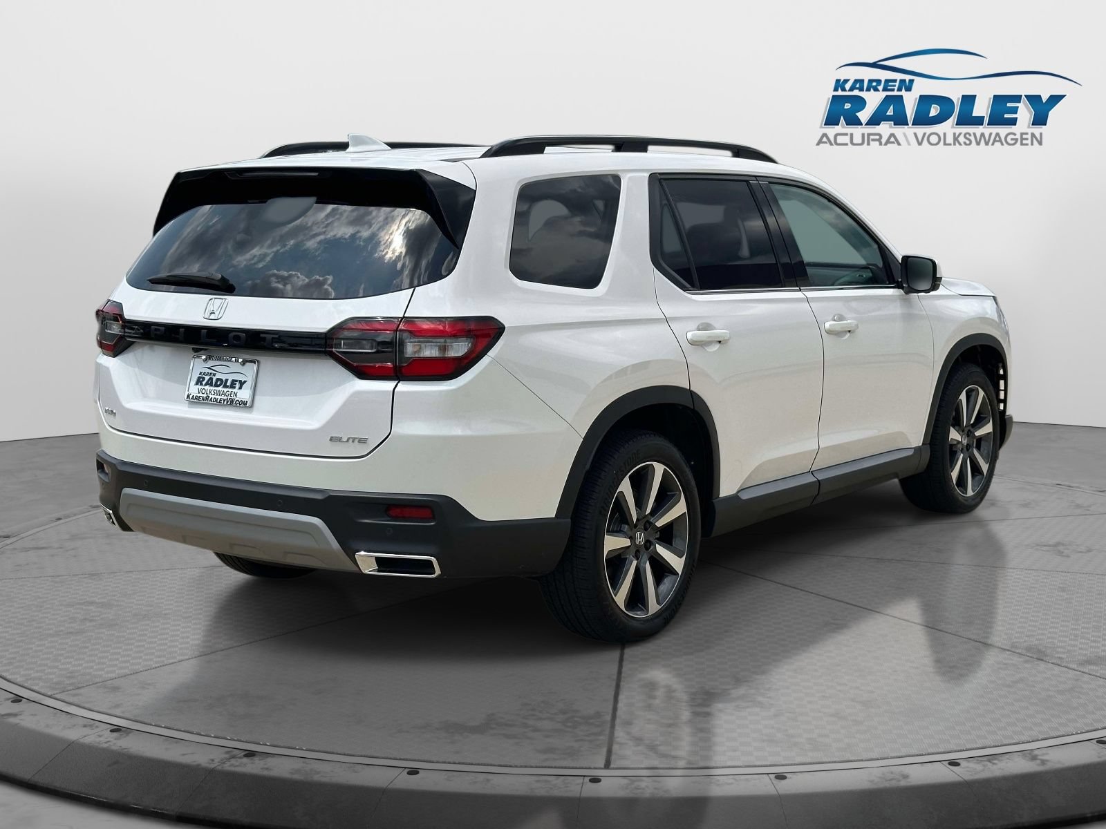 Used 2025 Honda Pilot Elite image 2