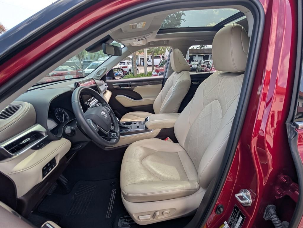 Used 2021 Toyota Highlander Platinum image 10