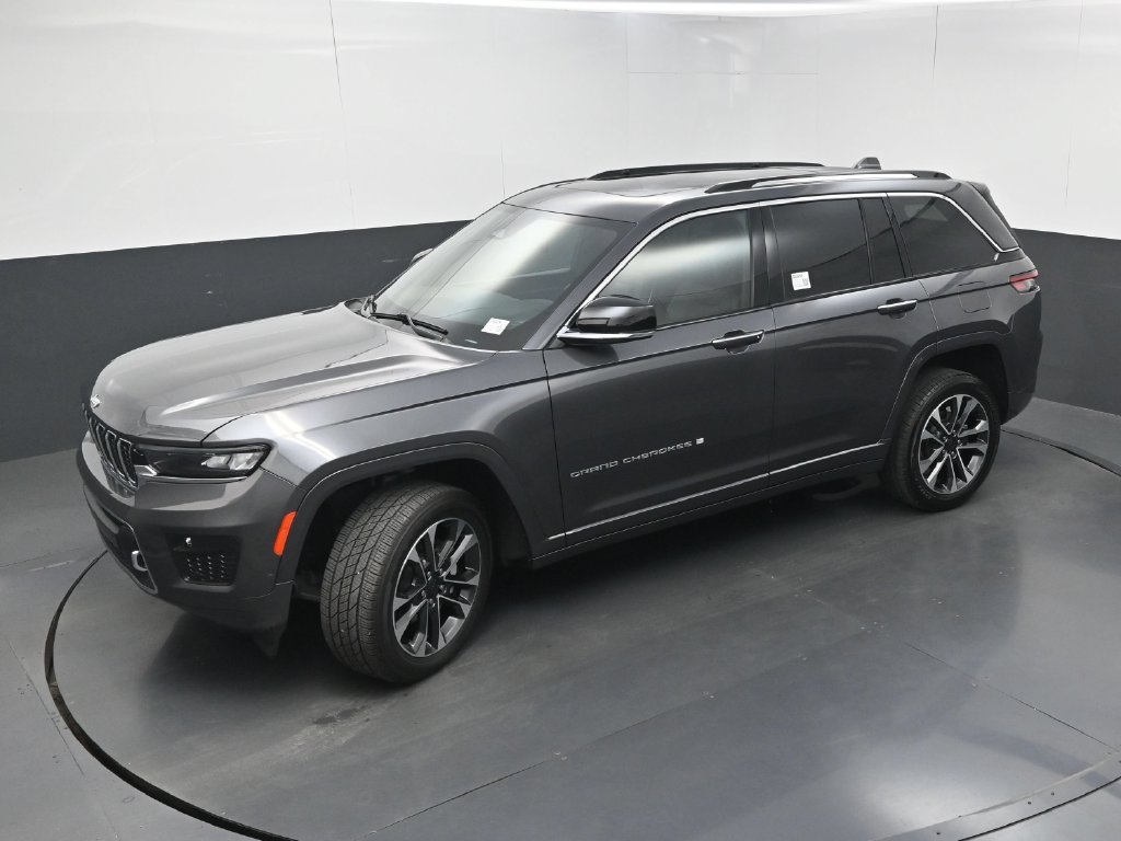 Used 2022 Jeep Grand Cherokee Overland w/ Luxury Tech Group IV RWD image 39