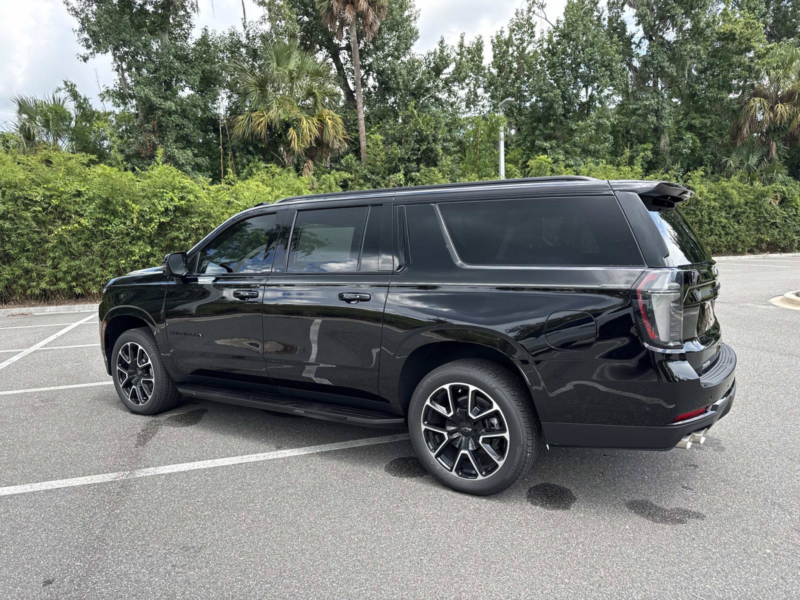 New 2026 Chevrolet Suburban RST w/ RST Capability Package AWD/4WD image 5