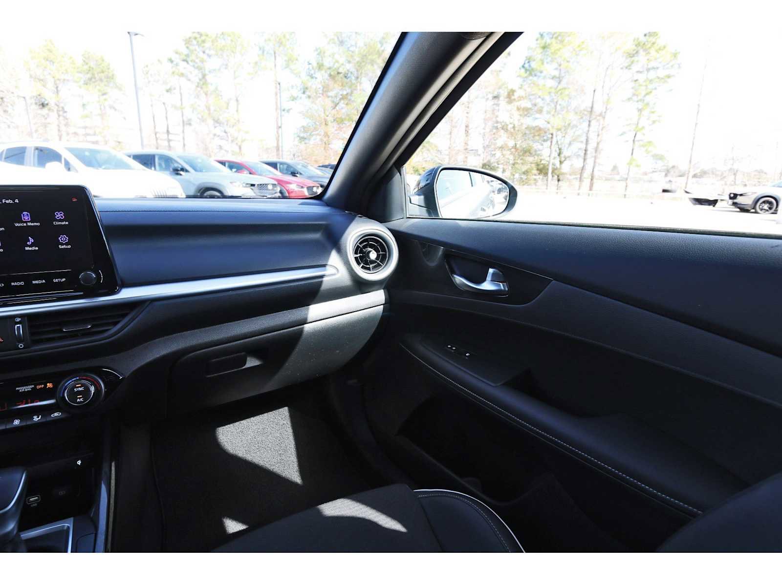 Used 2024 Kia Forte GT-Line w/ GT-Line Premium Package image 8