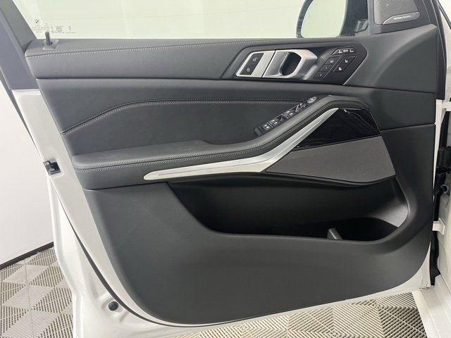 New 2026 BMW X7 M60i image 10
