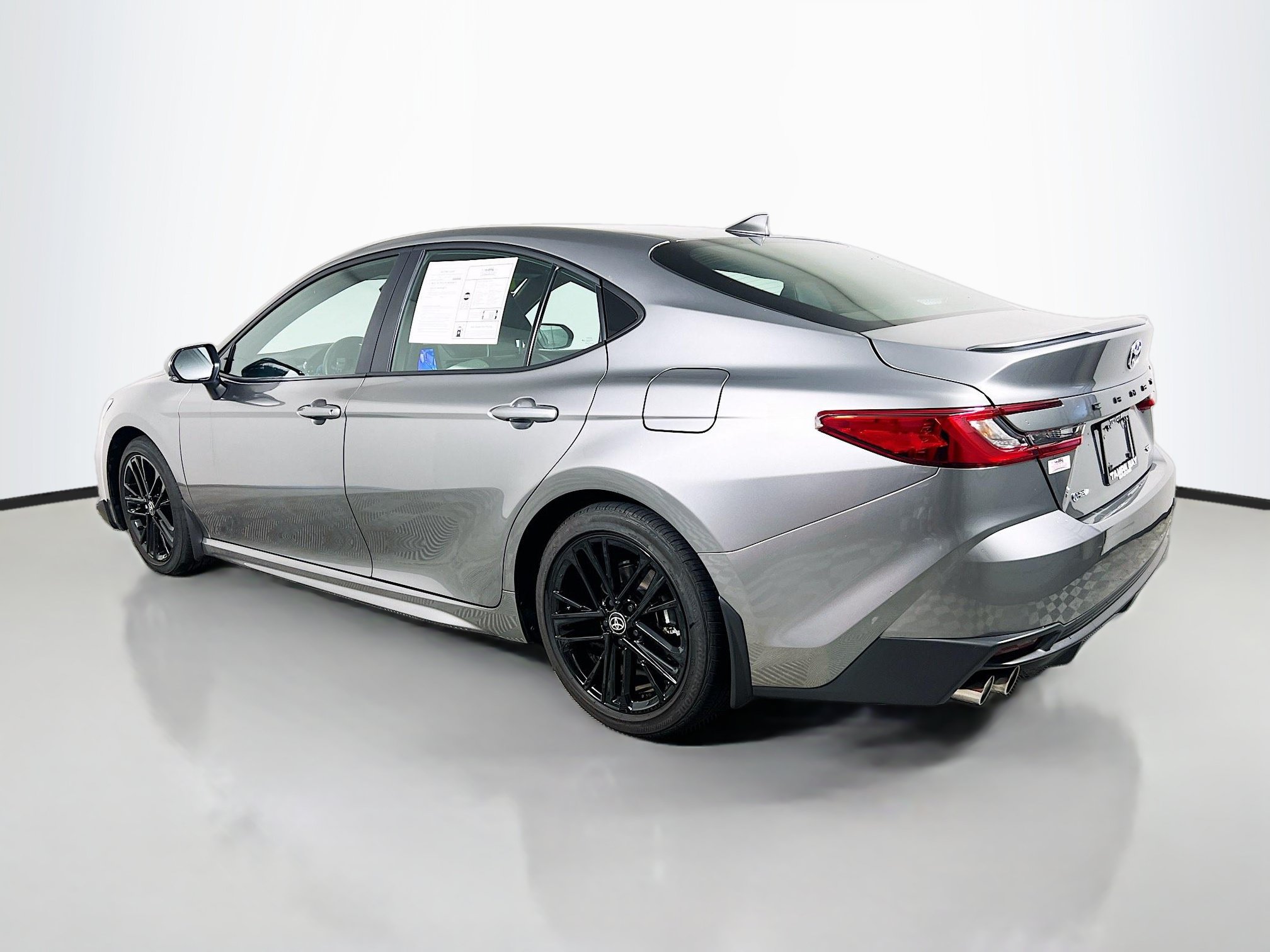 Used 2025 Toyota Camry SE FWD image 8