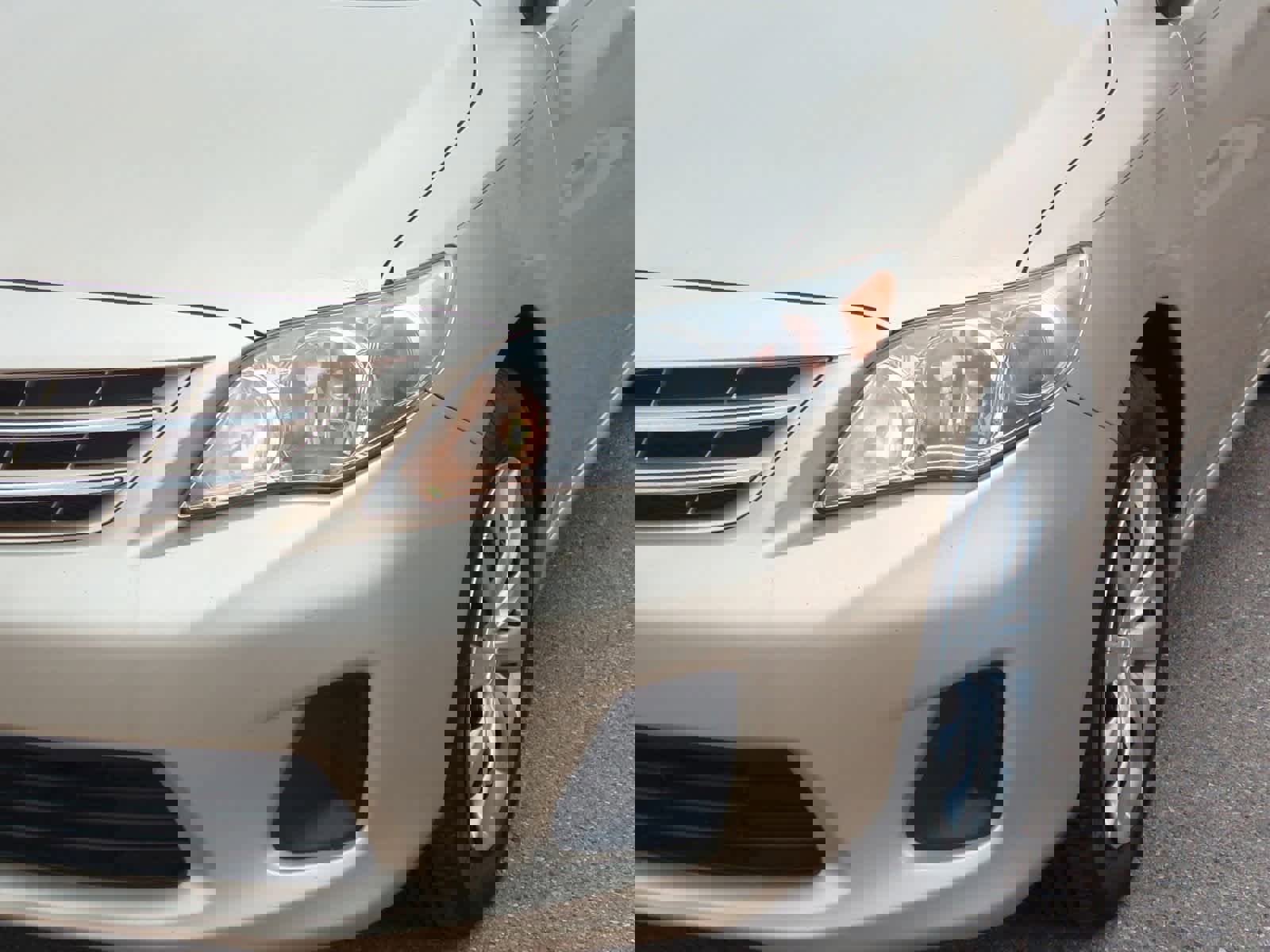 Used 2013 Toyota Corolla LE image 11