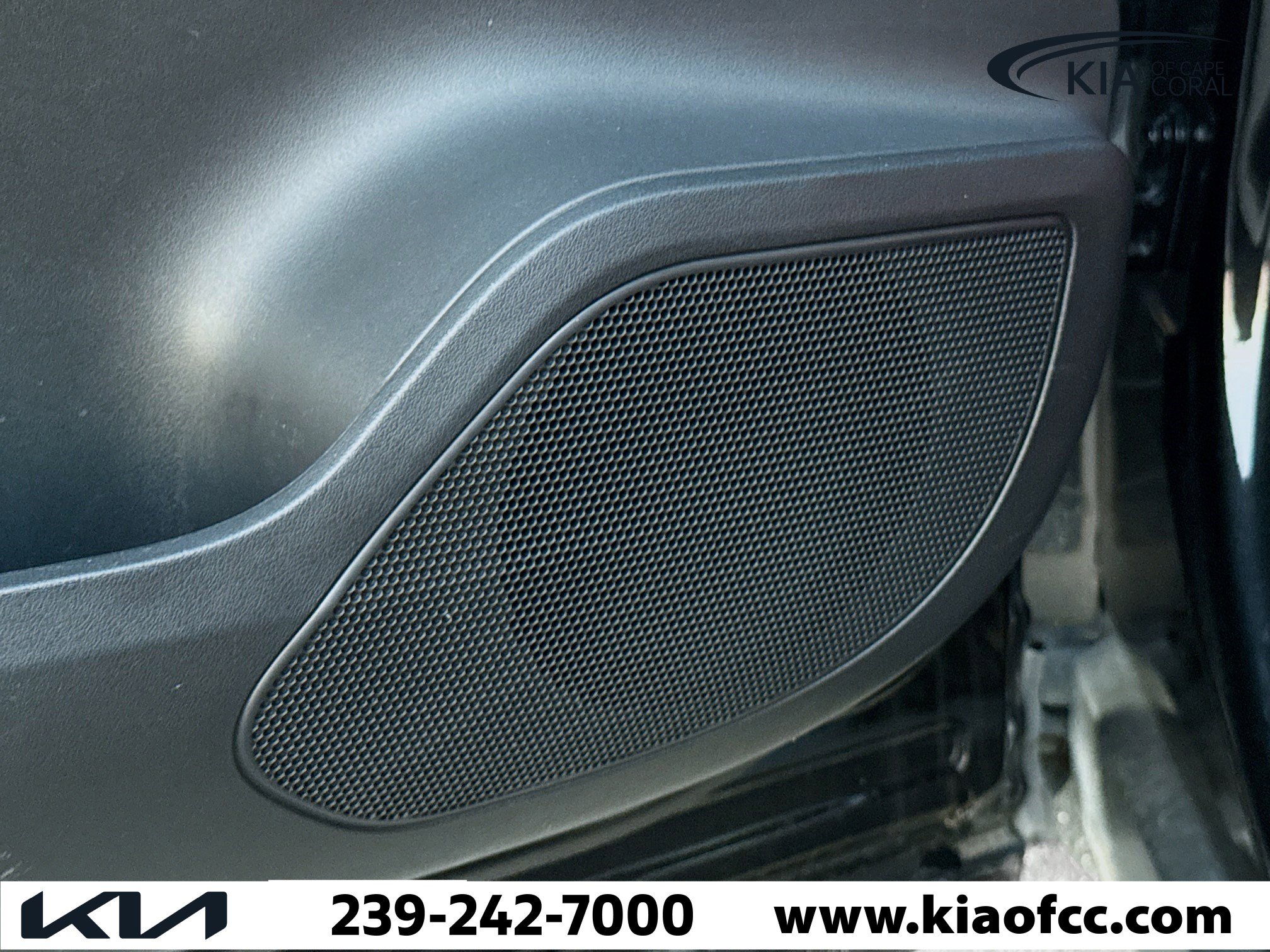 Used 2020 Jaguar F-PACE SVR image 23