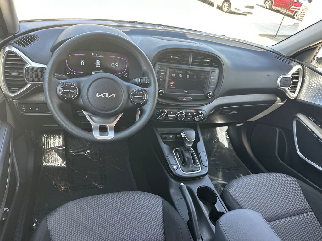 Used 2025 Kia Soul LX w/ LX Technology Package image 22