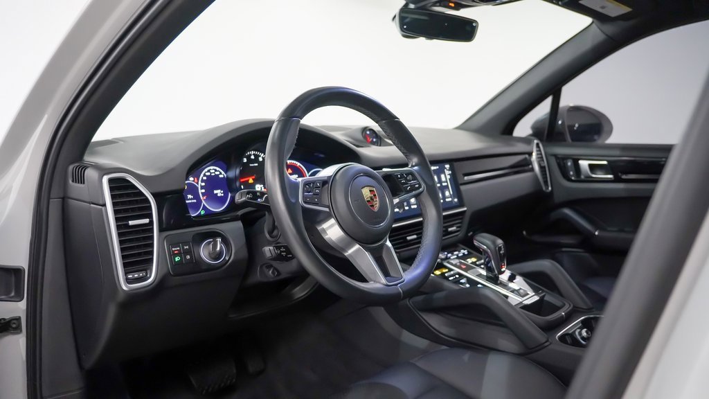 Used 2023 Porsche Cayenne image 4