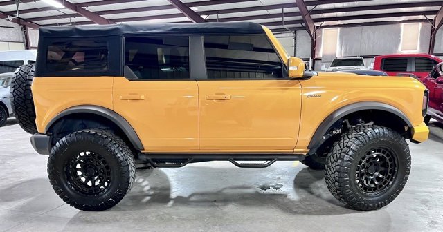 Used 2022 Ford Bronco Outer Banks image 2