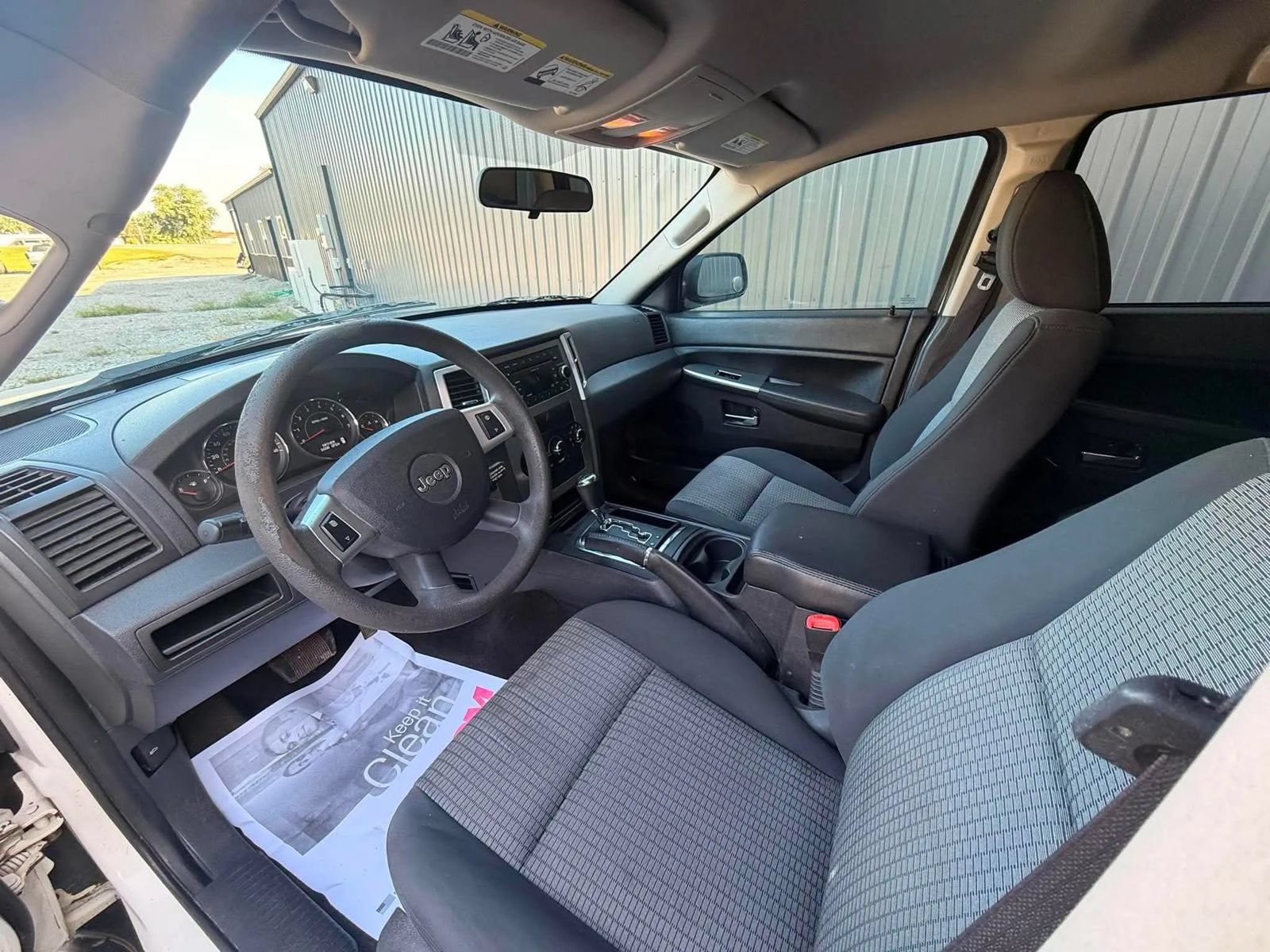 Used 2010 Jeep Grand Cherokee Laredo AWD/4WD image 9