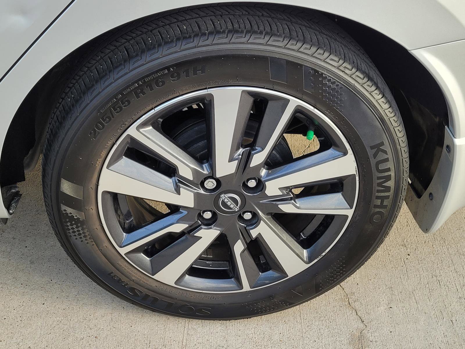 Used 2024 Nissan Versa S w/ S Plus Package image 22