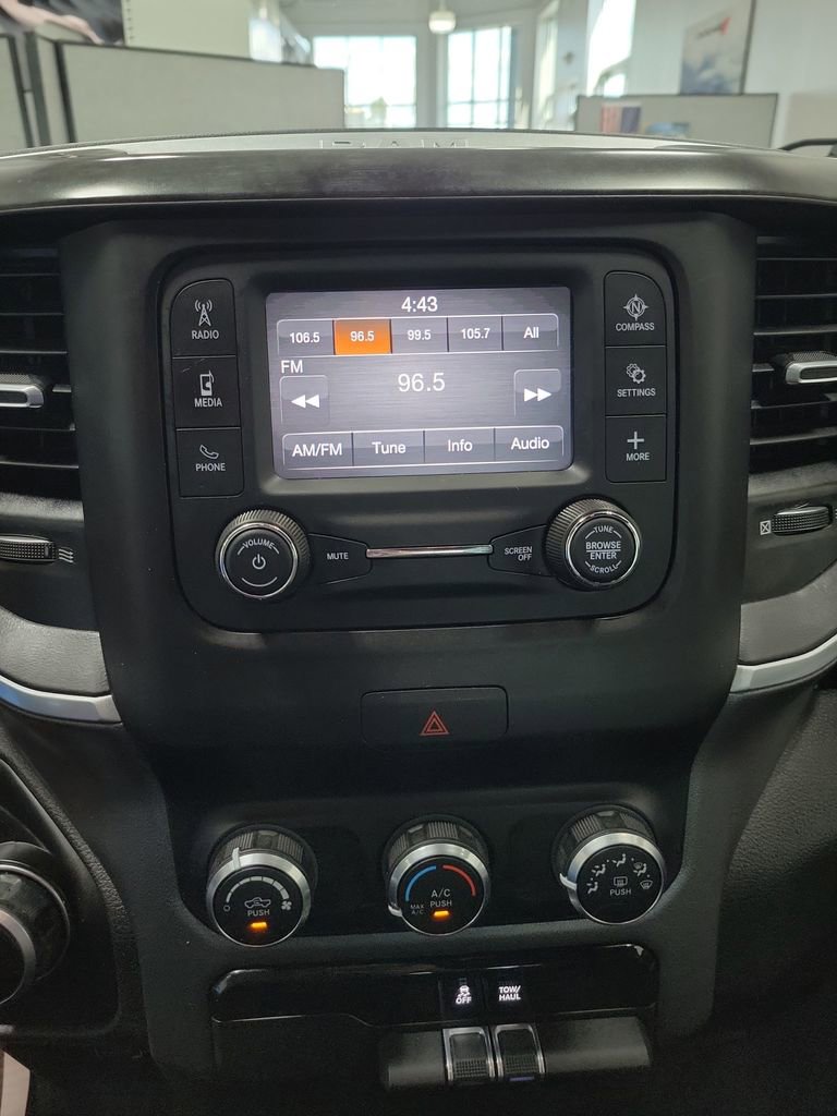 Used 2022 RAM 1500 Big Horn AWD/4WD image 35