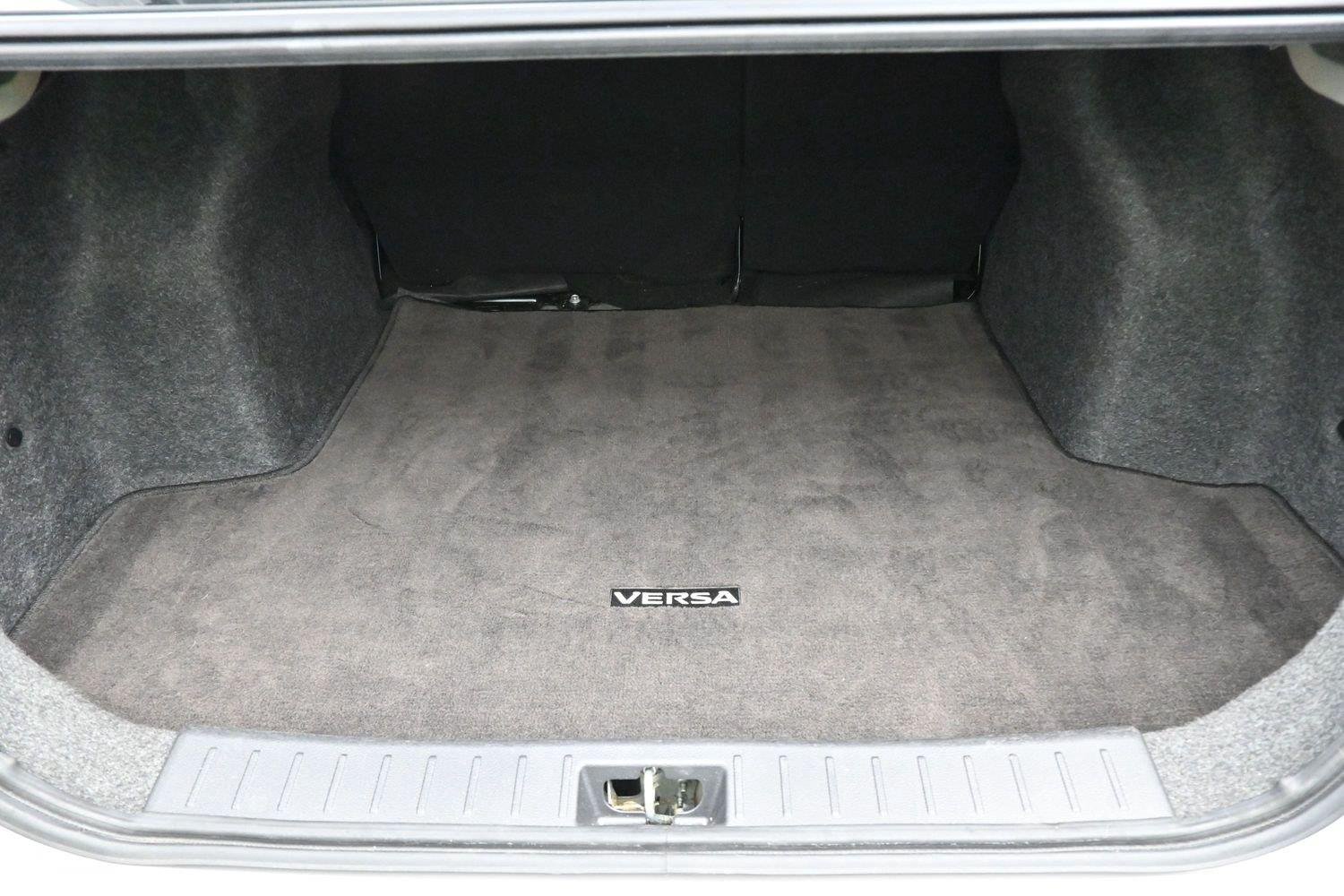 Used 2023 Nissan Versa SV FWD image 9