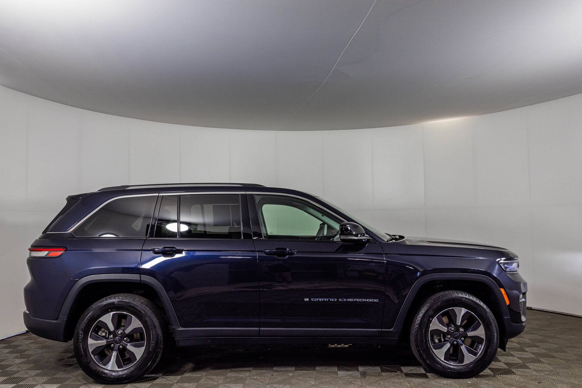 Used 2024 Jeep Grand Cherokee Limited 4xe AWD/4WD image 16