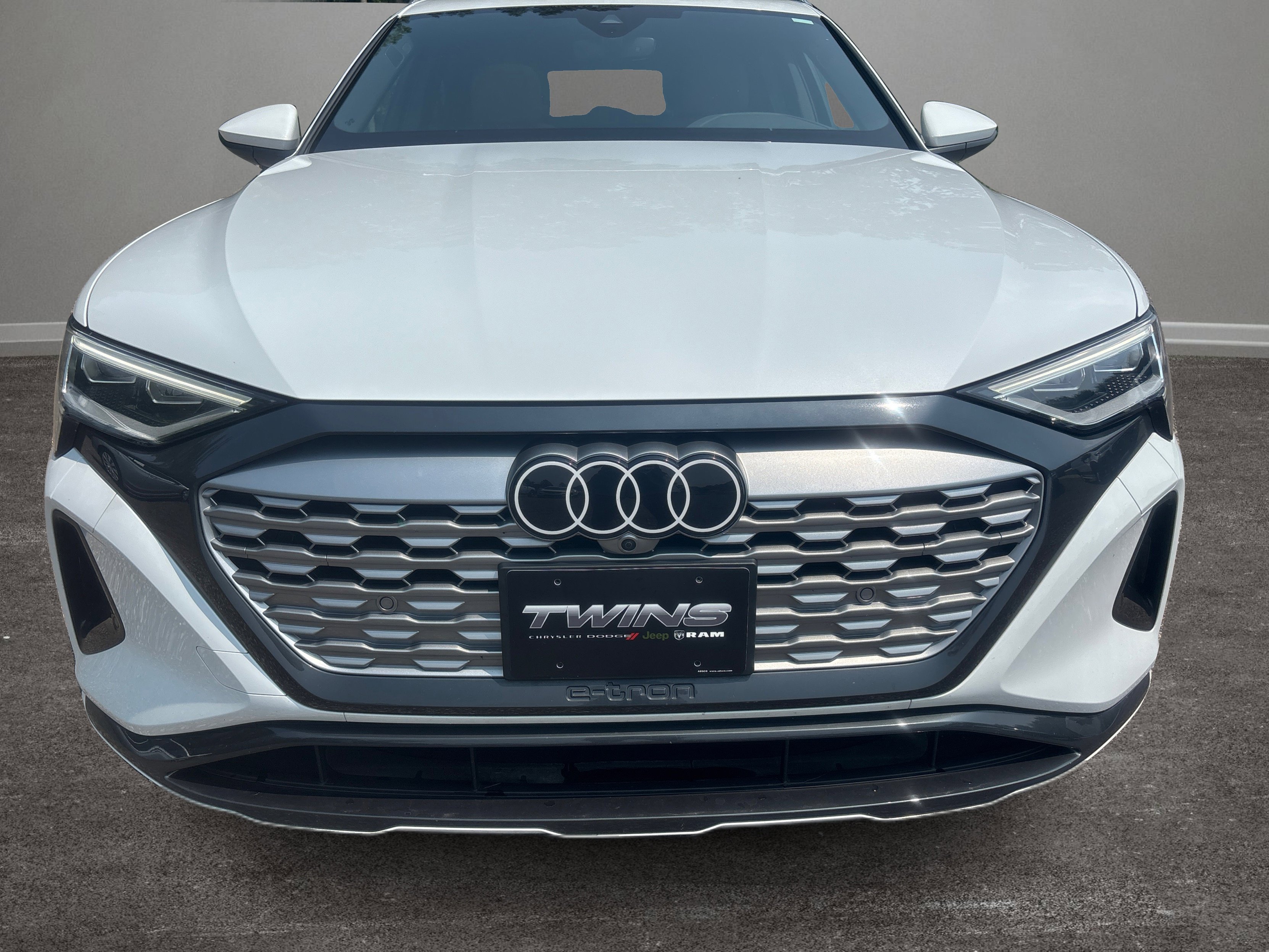 Used 2024 Audi Q8 e-tron Premium Plus w/ Premium Plus Package image 29