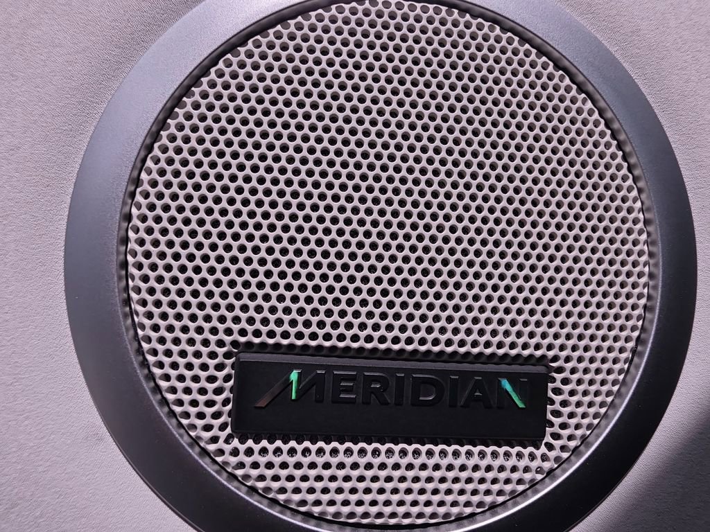 Used 2024 Land Rover Discovery S AWD/4WD image 33