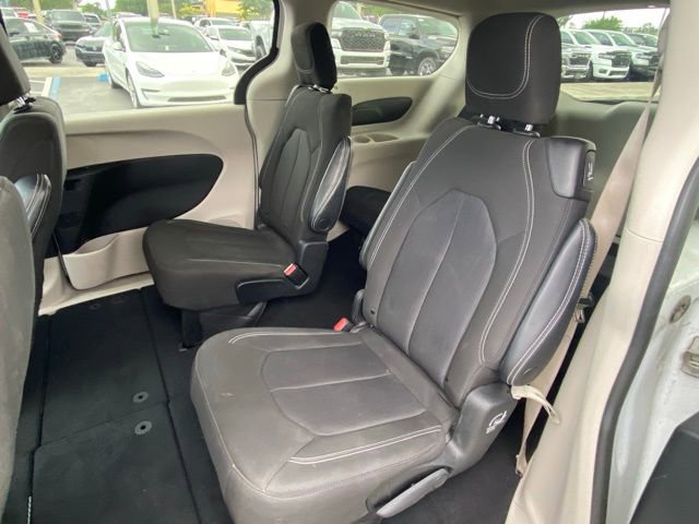 Used 2022 Chrysler Voyager LX FWD image 23