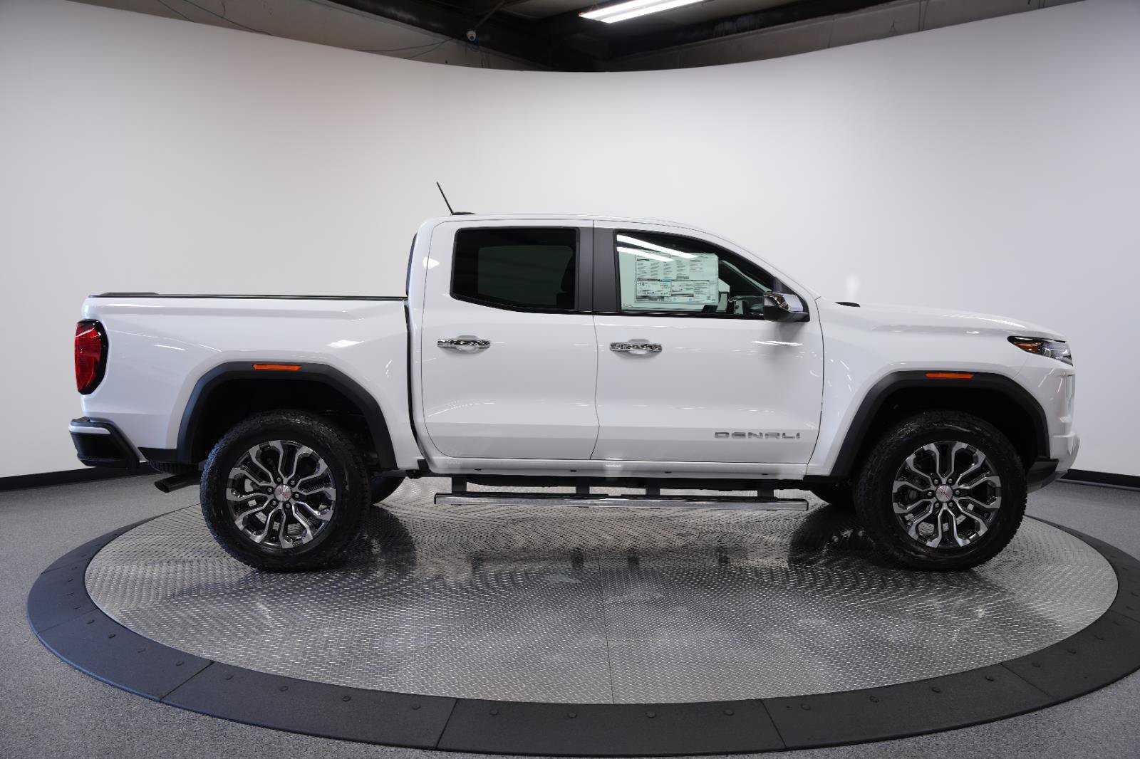 New 2026 GMC Canyon Denali AWD/4WD image 9