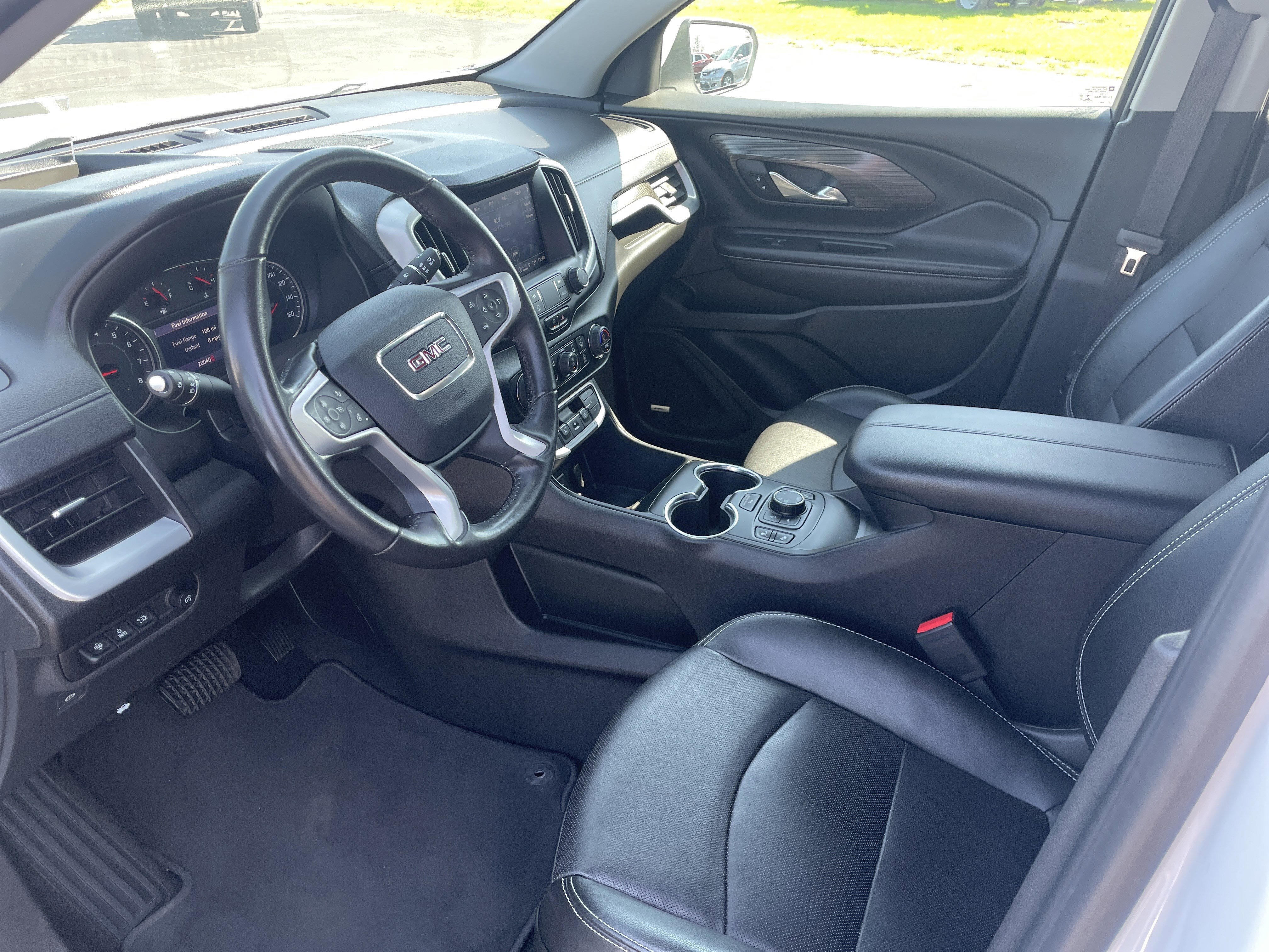 Used 2022 GMC Terrain SLT w/ Infotainment Package II image 9