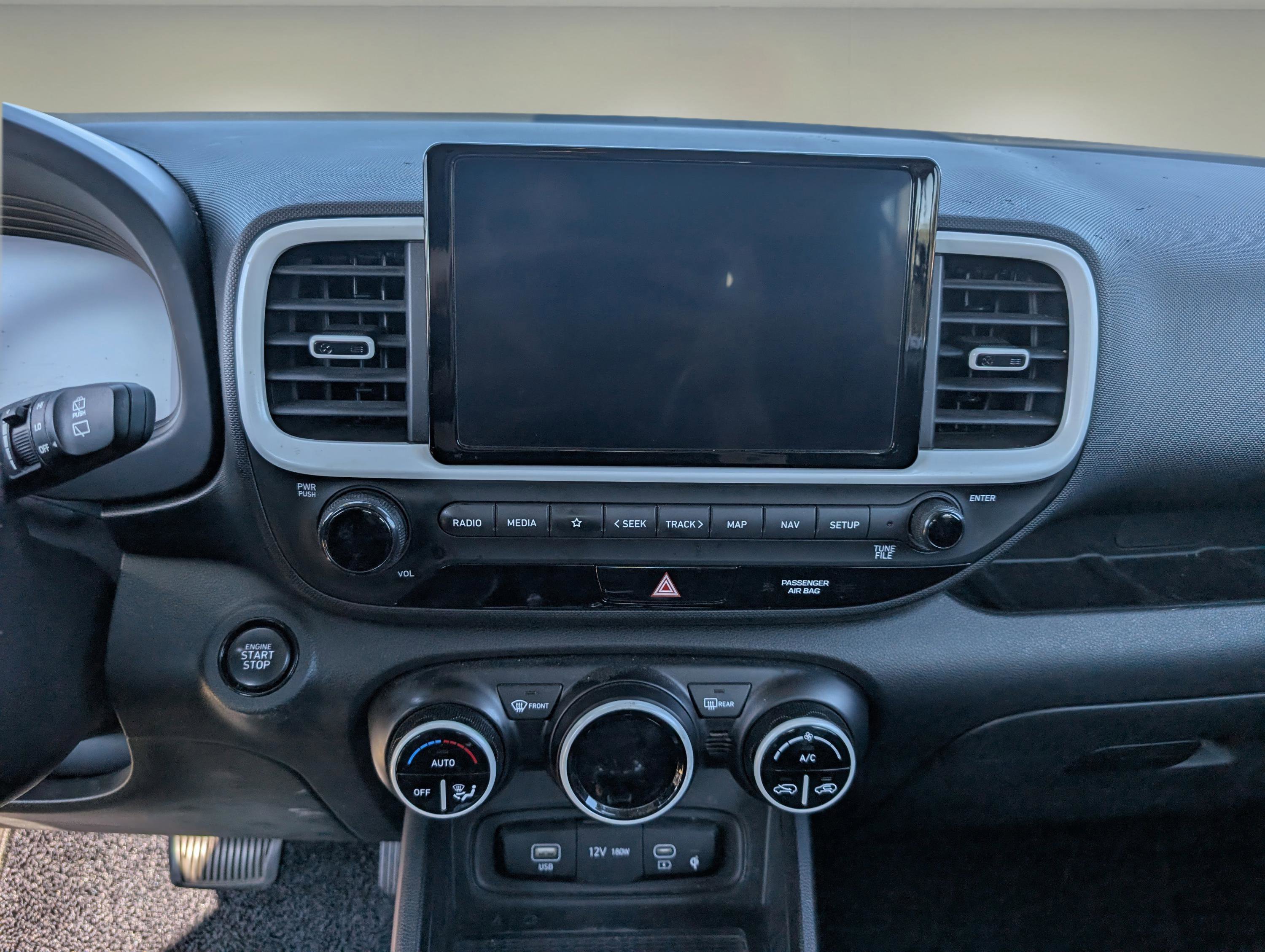 Used 2023 Hyundai Venue Limited image 15