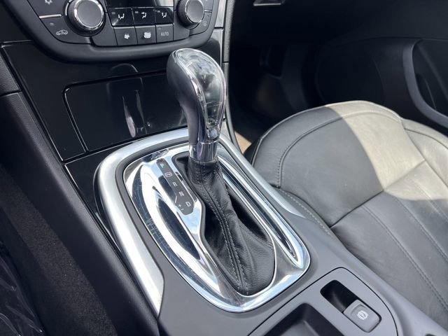 Used 2011 Buick Regal CXL image 30