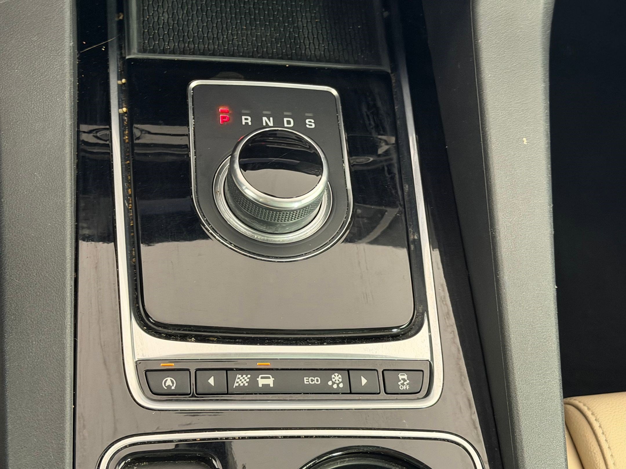 Used 2017 Jaguar F-PACE Premium image 16