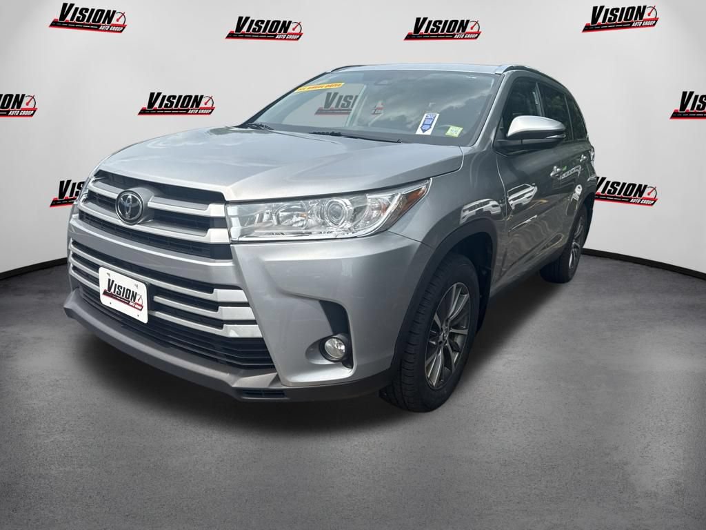 Used 2019 Toyota Highlander XLE AWD/4WD image 1