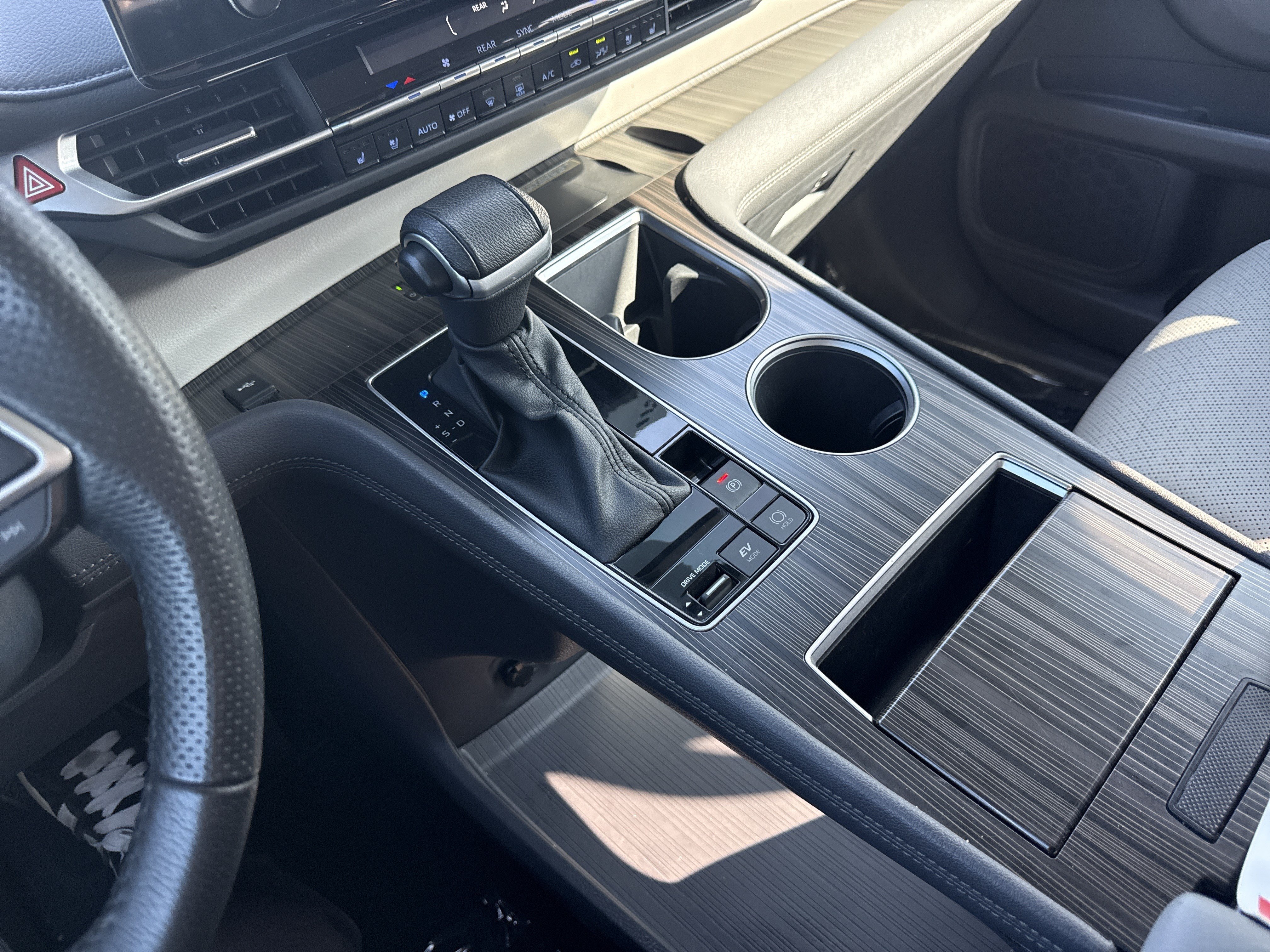 Used 2023 Toyota Sienna Limited FWD image 26