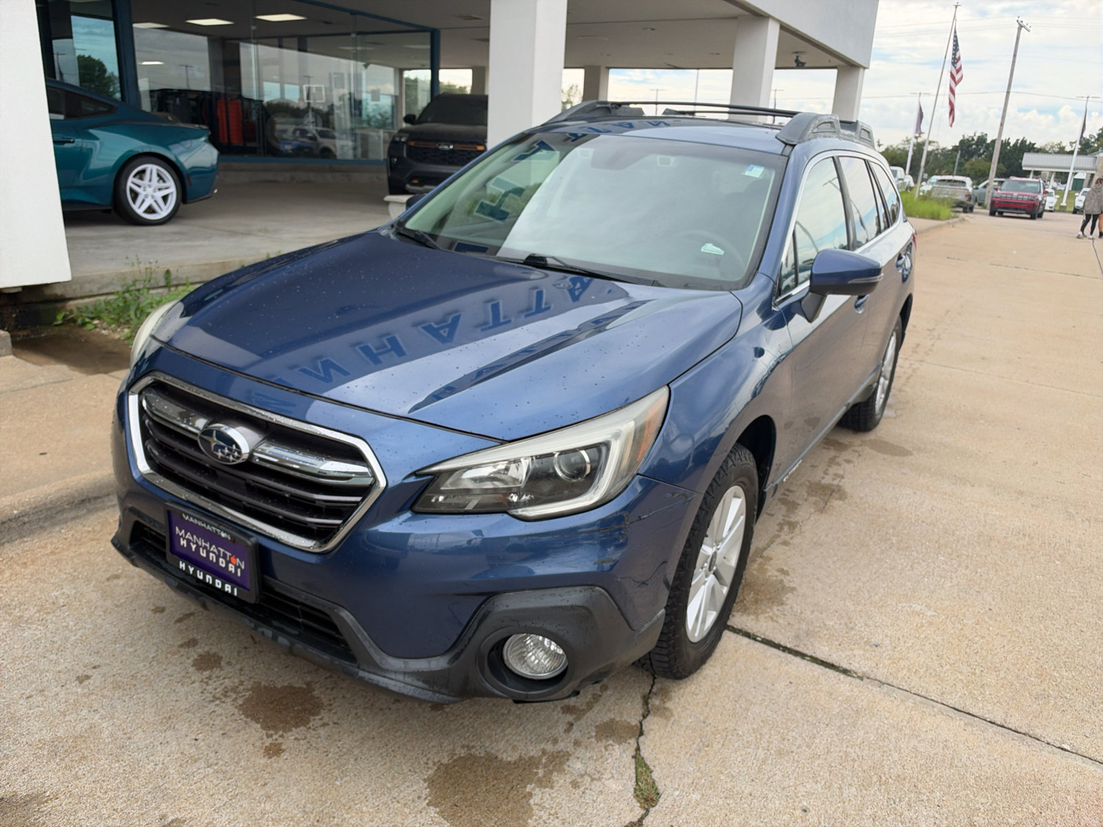 Used 2019 Subaru Outback 2.5i Premium AWD/4WD image 2