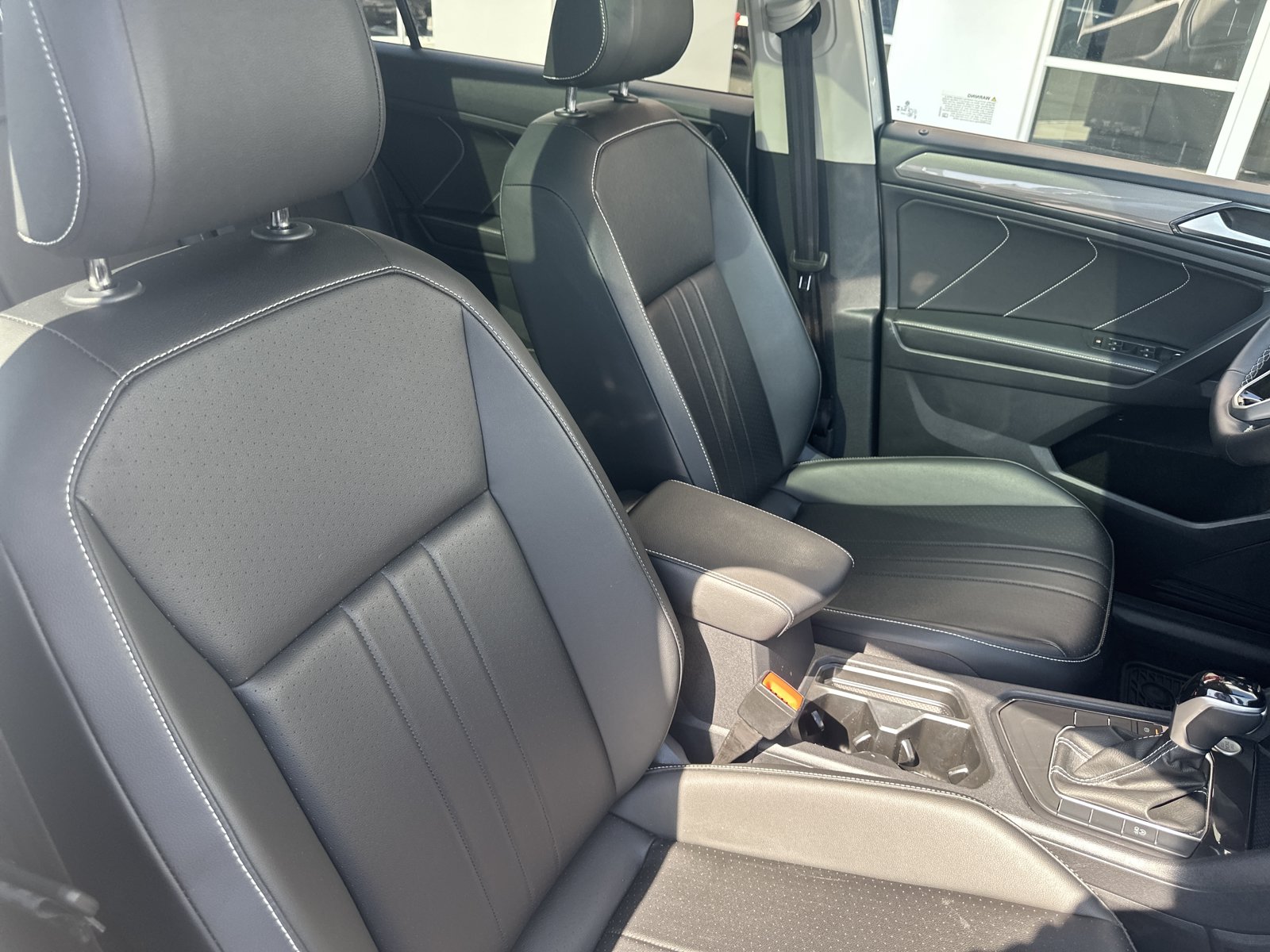 Used 2024 Volkswagen Tiguan SE FWD image 33