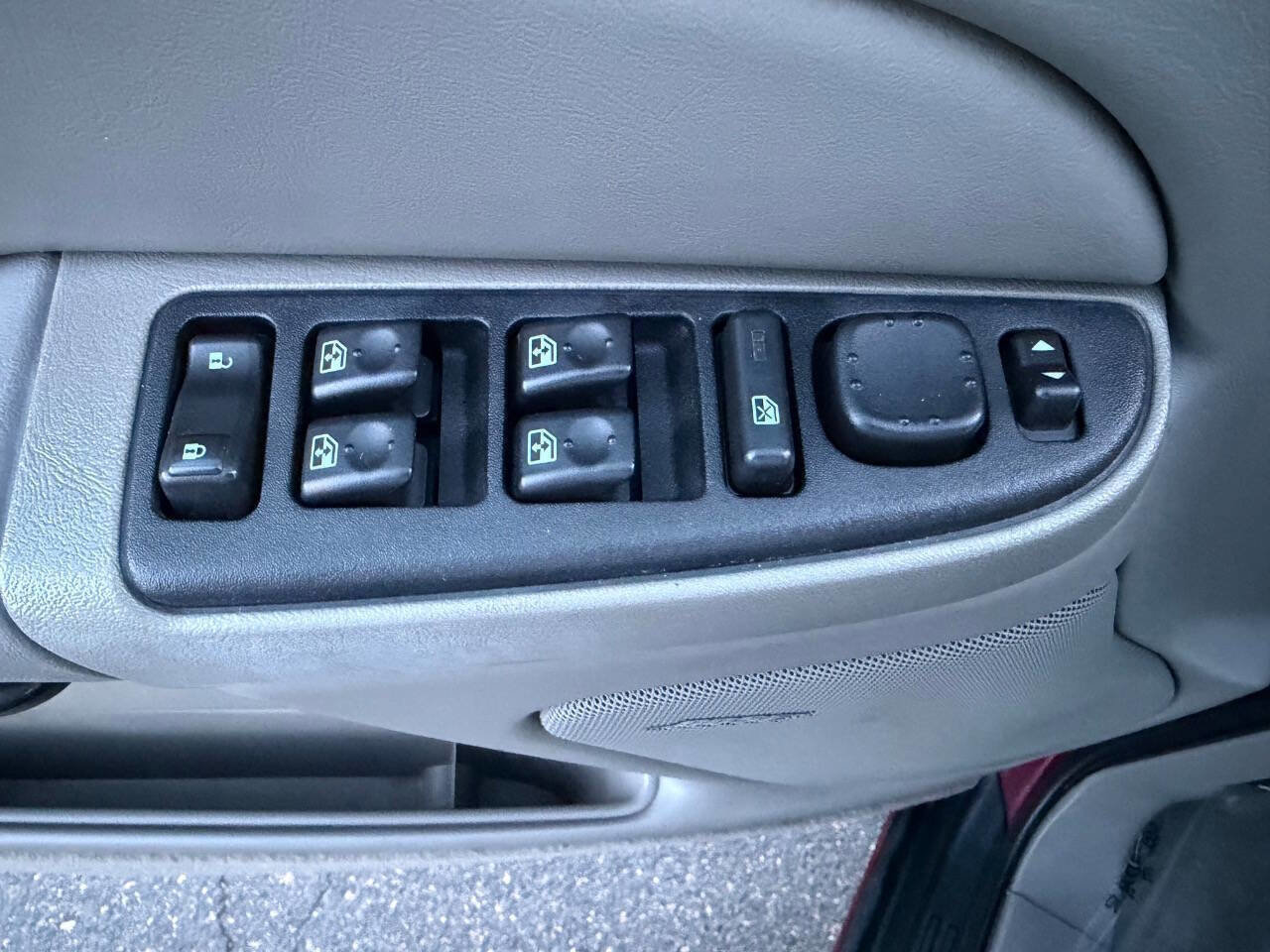 Used 2005 Chevrolet Suburban LS w/ Preferred Equipment Group image 33