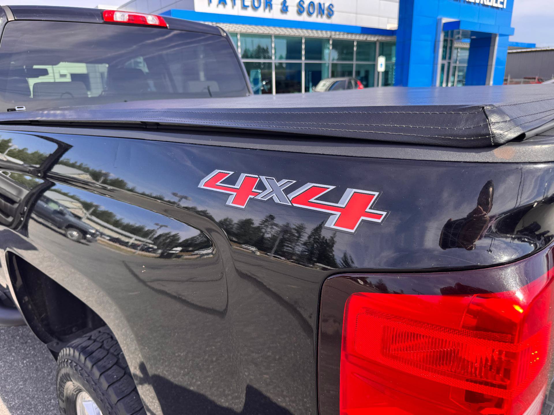 Used 2017 Chevrolet Silverado 2500 LT w/ LT Convenience Package AWD/4WD image 38