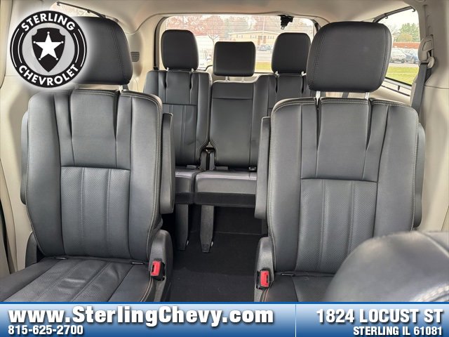 Used 2015 Chrysler Town & Country Touring-L w/ Driver Convenience Group image 12
