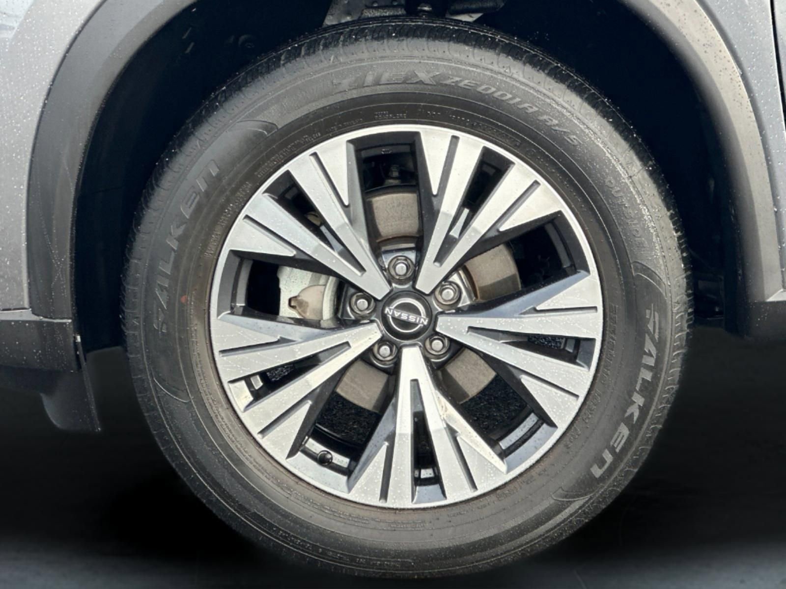 Used 2022 Nissan Rogue SV image 25