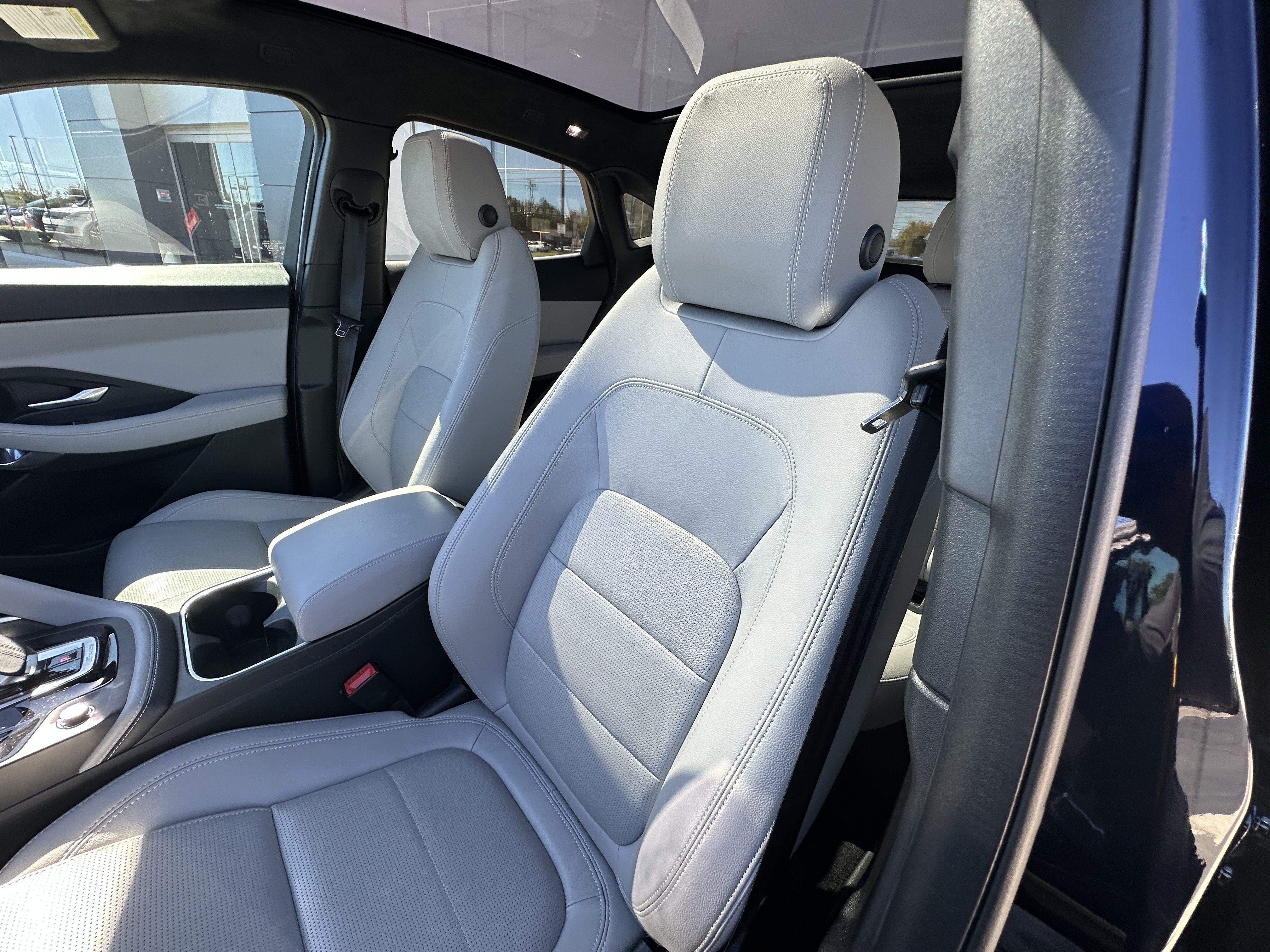 Certified 2024 Jaguar E-PACE R-Dynamic SE AWD/4WD image 16
