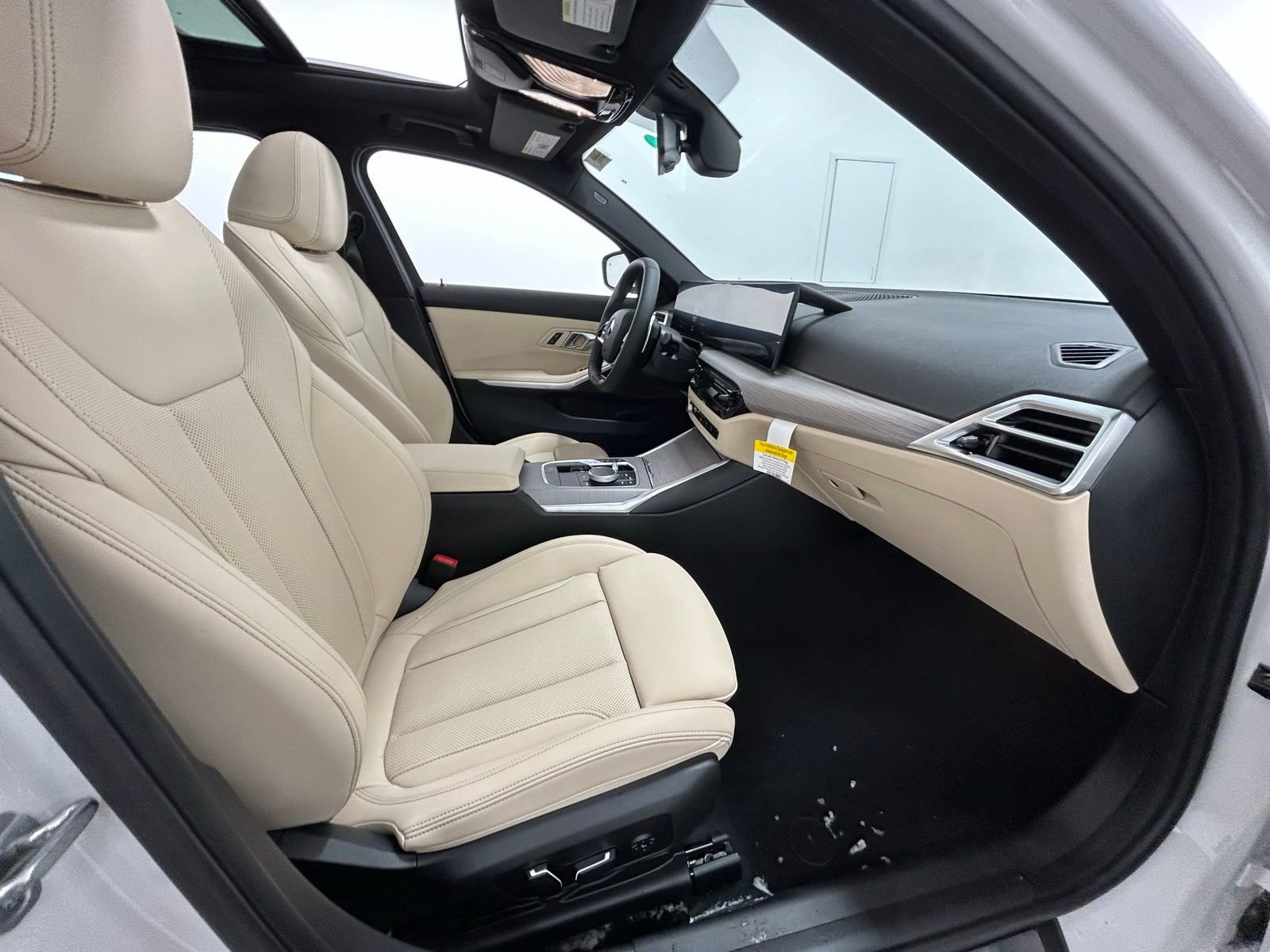 Used 2026 BMW 330i xDrive Sedan w/ Premium Package image 41