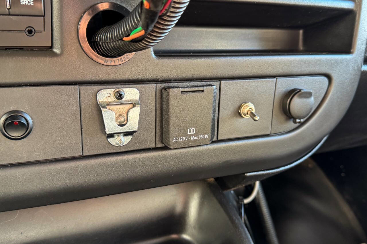 Used 2016 Chevrolet Express 2500 image 29
