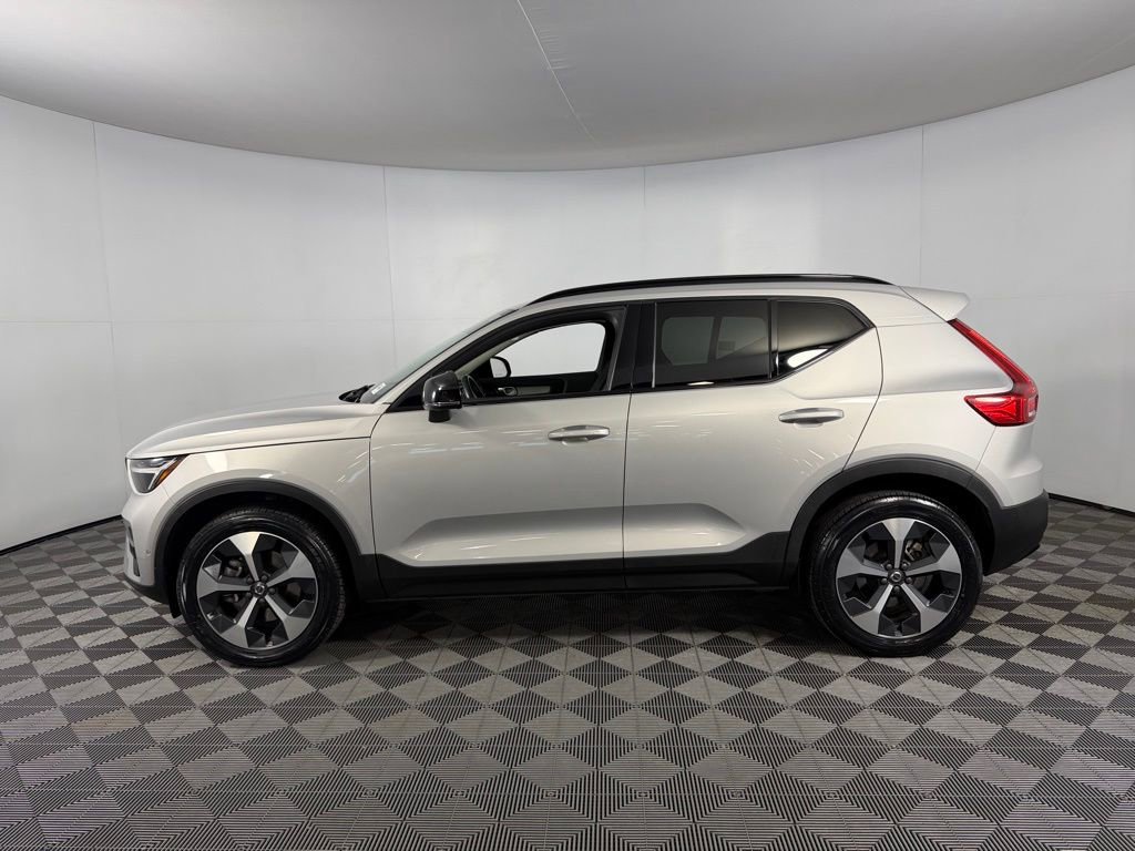 Used 2023 Volvo XC40 B5 Plus w/ Climate Package image 8