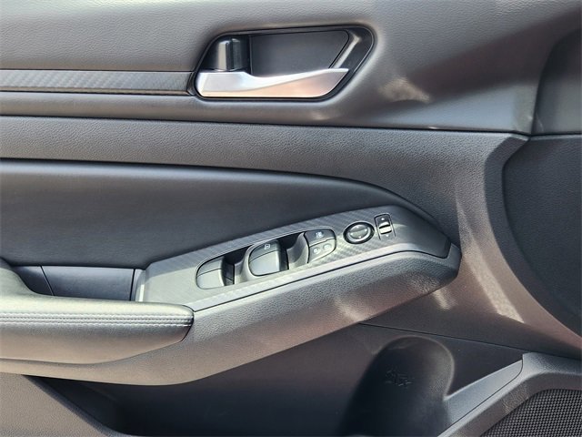 Used 2024 Nissan Altima 2.5 SV image 25